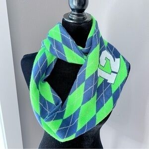 Five Lo Seattle Seahawks infinity scarf representing the 12 fan
